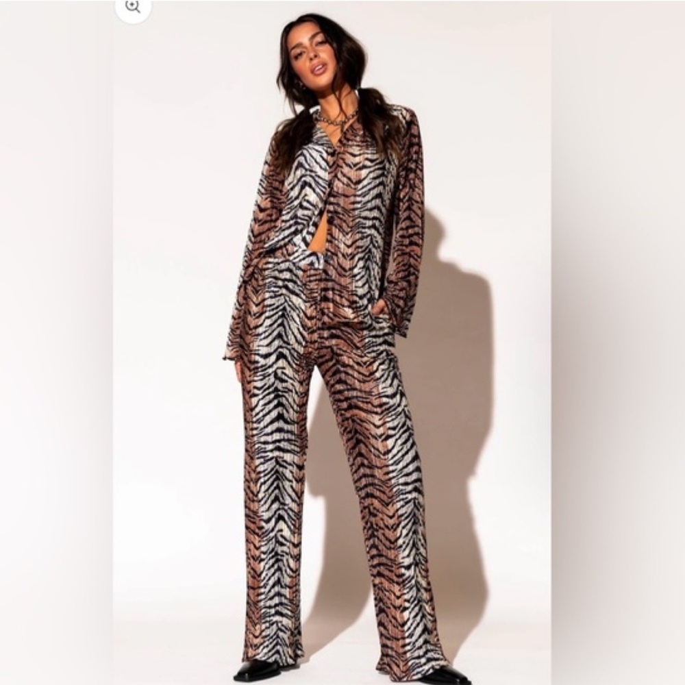 NWT Dressed in LALA Tiger Print Set- Black and Brown